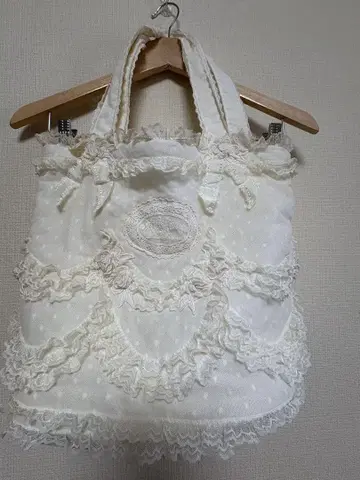 사에라 히스크로네 레이스 모티브 백