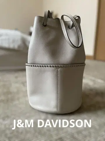 J&M DAVIDSON 데이지 핸드백 뉴 화이트