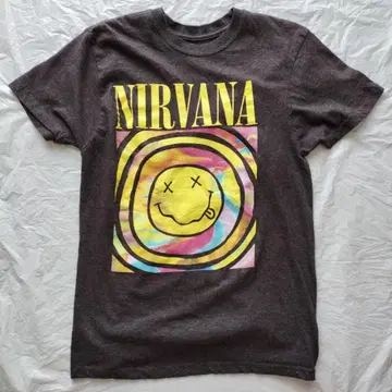 NIRVANA 스마일 티셔츠 블랙에서 다크 그레이