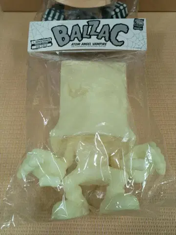 미개봉품 BALZAC 발자크 피규어 축광 1개 덤 포함