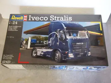 레벨 Iveco Stralis 1:24 프라모델 키트 미사용품