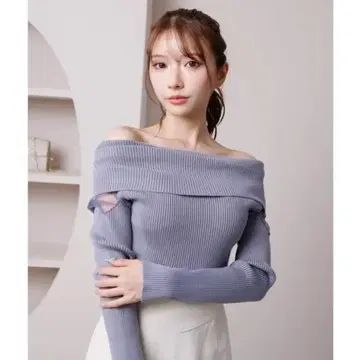 [ 새상품 오프숄더 니트탑 ]