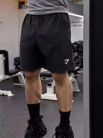 GYMSHARK 블랙 트레이닝 숏팬츠 M