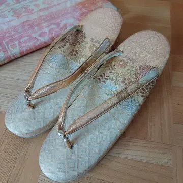 꽃무늬 골드 조리