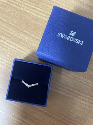 Swarovski V자형 반지