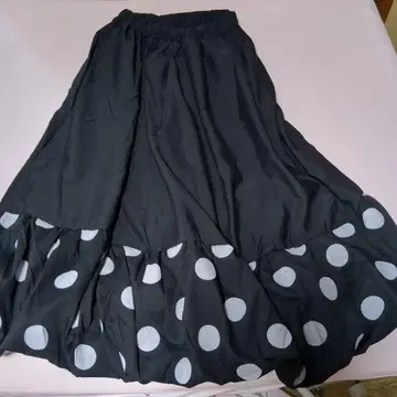 플레어 스커트 블랙 베이스 화이트 도트 약 80cm