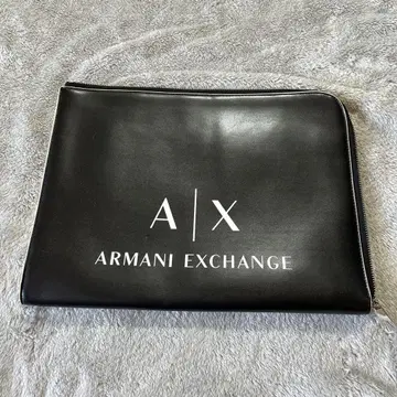 Armani Exchange 블랙 클러치백