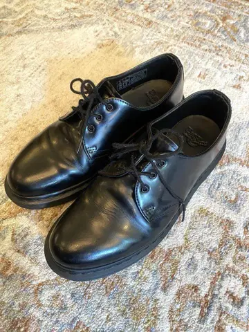 Dr. Martens 블랙 3홀 신발 UK6