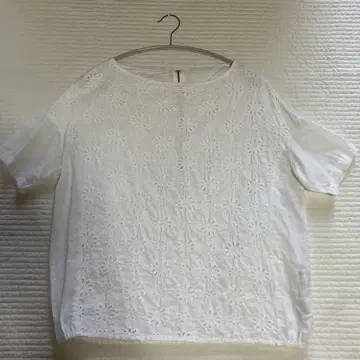 Beardsley 꽃 자수 블라우스