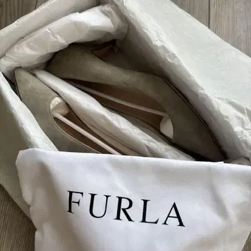FURLA 스웨이드 펌프스