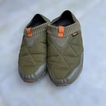 Teva 퀼팅 슬립온 슈즈 올리브