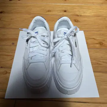 푸마 메이즈 24.5cm 화이트 통굽 스니커즈