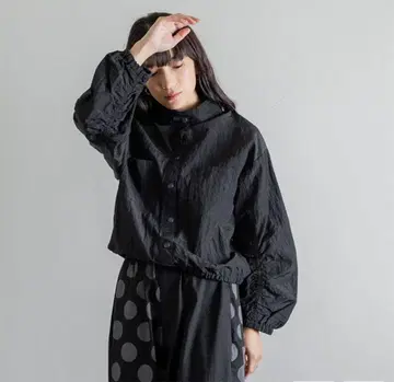 테미테(teMite) 블랙 벌룬 슬리브 자켓