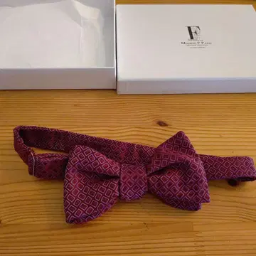 Maison F Paris 보타이 퍼플