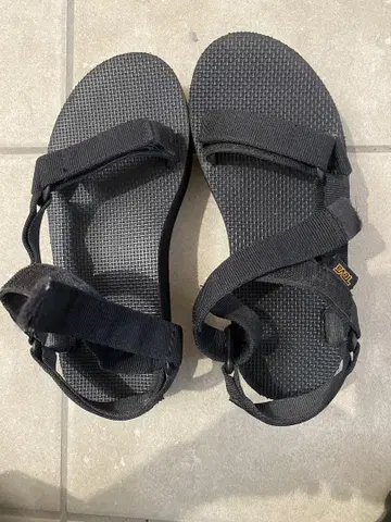 Teva 샌들 23 size