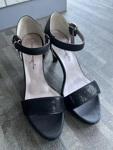 긴자 카네마츠 여성스러운 샌들