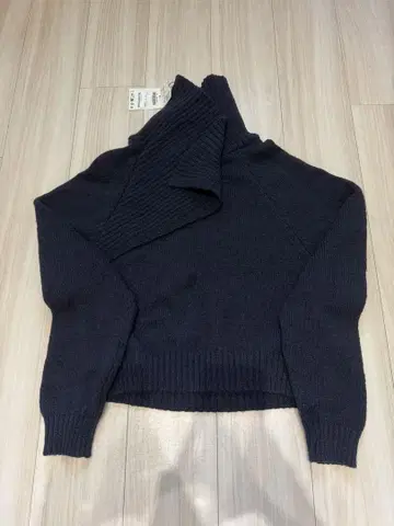 ZARA 네이비 니트