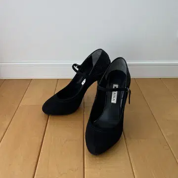 다이애나 블랙 스웨이드 하이힐 스트랩