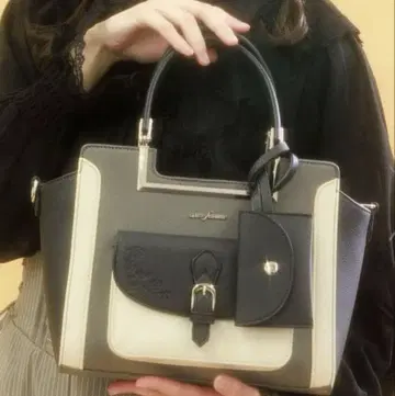 axes femme 장미 엠보싱 배색 백