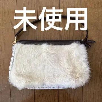화이트 퍼 핸드백