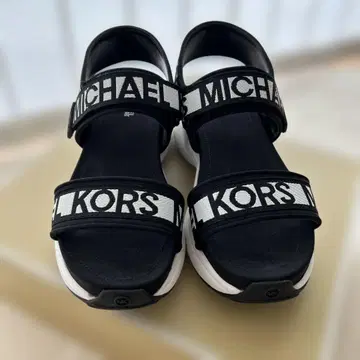 MICHAEL KORS 스포츠 샌들 블랙/화이트 24cm
