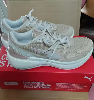 PUMA 베이지 스니커즈 24cm