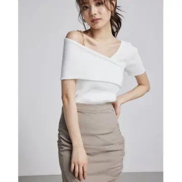 [ rienda ] 비대칭 숄더 니트탑
