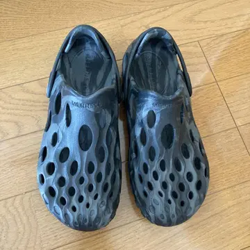 MERRELL 블랙 클로그 샌들