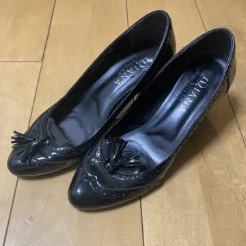 DIANA 블랙 웰핏 펌프스