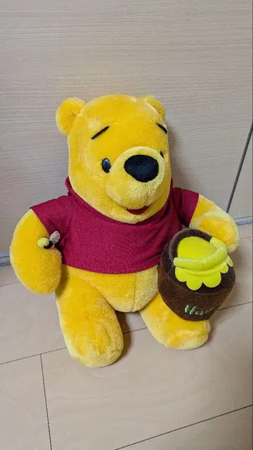 푸우 봉제 인형 빨간 셔츠 포함