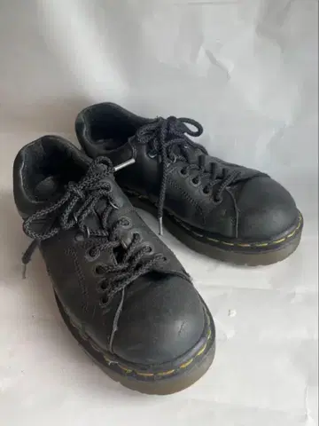 Dr. Martens 블랙 워크 부츠