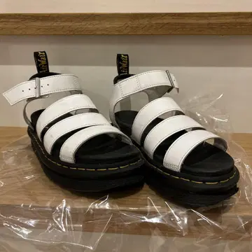 Dr Martens 화이트 통굽 샌들