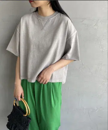 스크린 스타즈 별주 V가젯 피그먼트 크롭 티셔츠
