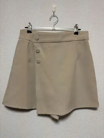 베이지 플레어 스커트 버튼 큐롯