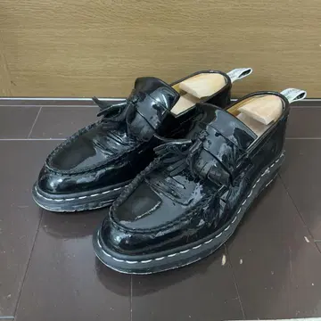 닥터마틴 태슬 로퍼 블랙 패턴트 레더 빈티지