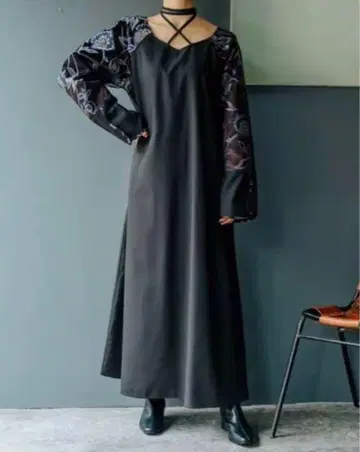 MARTE Cross Neck Flower Jacquard Dress