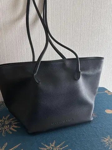 모던 위빙 블랙 가죽 토트백