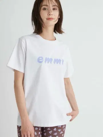 emmi atelier 페인트 emmi 로고 티셔츠
