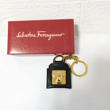 새상품급 Salvatore Feragamo 키링 참 가죽 블랙