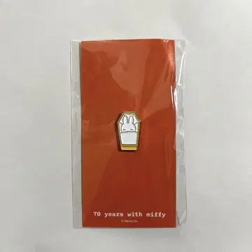 미피 전시회 70주년 한정판 miffy 핀 배지 관 할머니