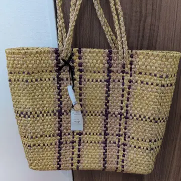 MARCHER 옐로우 컬러와 보라색 체크 무늬 바스켓백