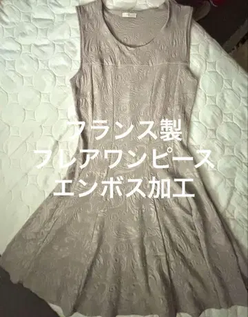 엠보싱 꽃무늬 슬리브리스 원피스 프랑스제
