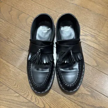 Dr. Martens 태슬 로퍼
