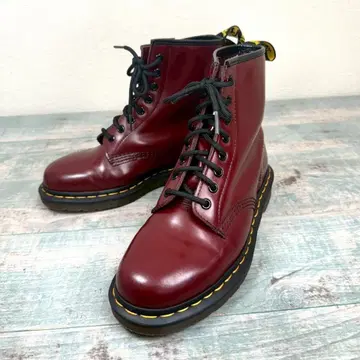착용 1회 DR. Martens 명작 8홀 체리 레드 24