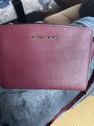 MICHAEL KORS 버건디 숄더백