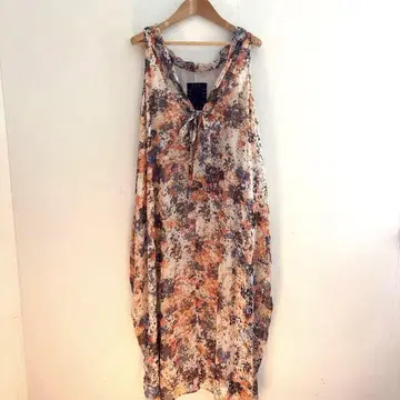 edition okiraku 롱 원피스 맥시 꽃무늬 슬리브리스 루즈핏