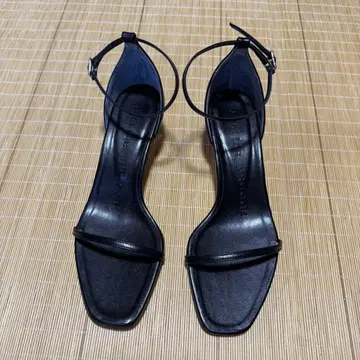 그레디 브릴리언트 스트랩 샌들 미니 힐 라인 샌들 가죽