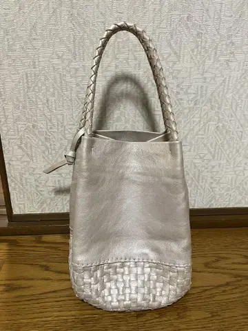 ich kyuca 토트백 실버 가죽