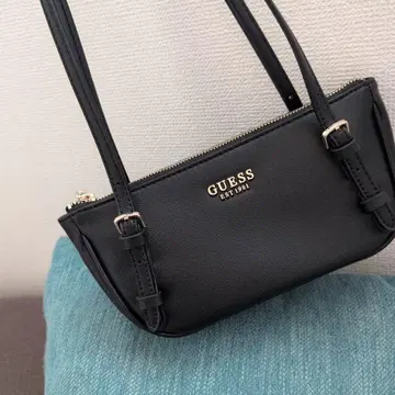 GUESS 블랙 숄더백