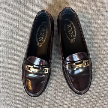 TOD'S 다크 브라운 로퍼